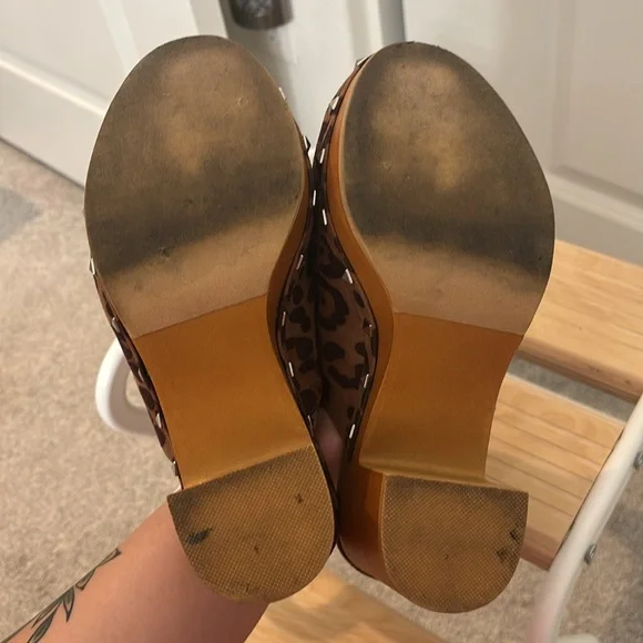 Wide Width Leopard Clog - Picture 5 of 6